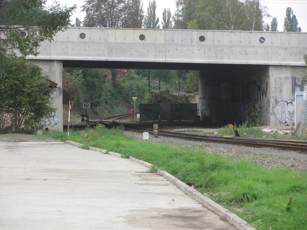 The photo for Podjezd Prašného mostu nádraží Dejvice - Buštěhradská.